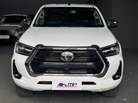 TOYOTA HILUX 2.8 D-4D TURBO DIESEL CD SRX 4X4 AUTOMÁTICO TOYOTA HILUX 2.8 D-4D TURBO DIESEL CD SRX 4X4 AUTOMÁTICO